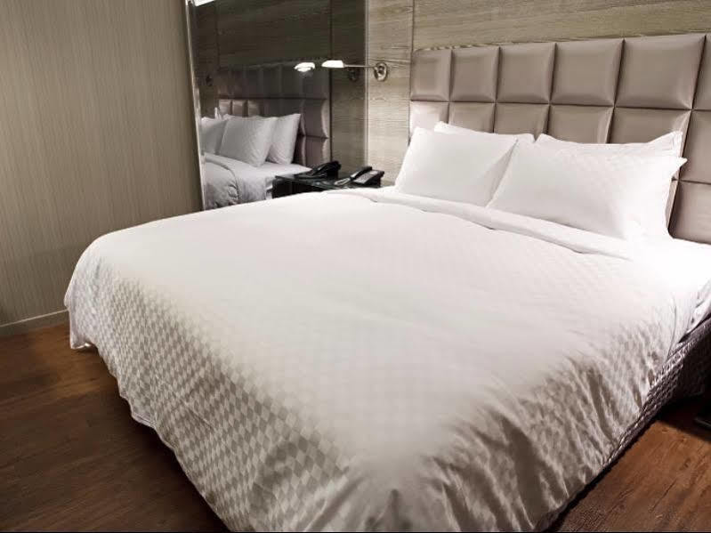 Royal Group Hotel Ho Yi Branch Kaohsiung Dış mekan fotoğraf